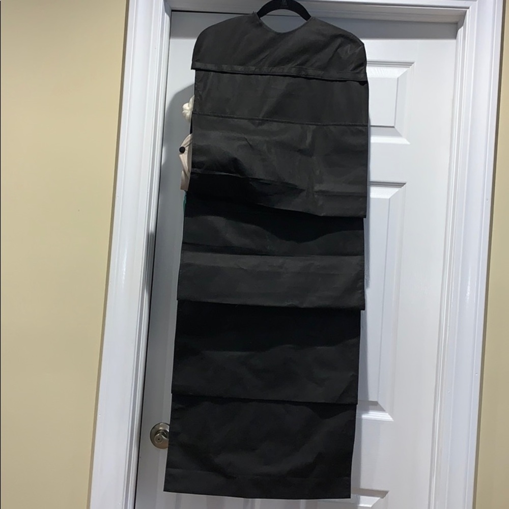 Hanging closet storage unit